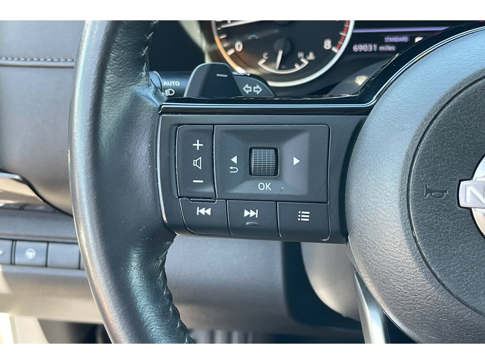 Used 2022 Nissan Pathfinder SV FWD image 36