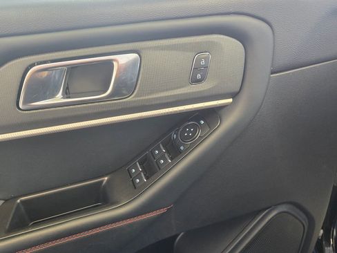 Used 2025 Ford Explorer ST-Line image 11