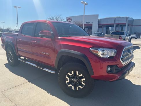 Used 2017 Toyota Tacoma TRD Off-Road w/ Tow Package (A/T) image 3