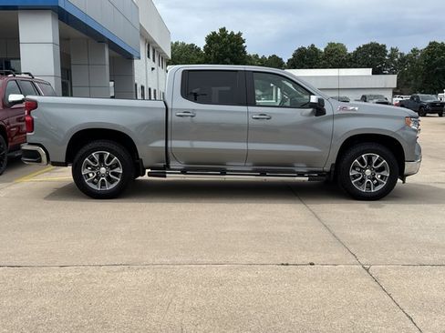 Used 2026 Chevrolet Silverado 1500 LT AWD/4WD image 2