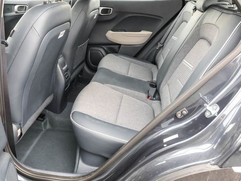 Certified 2025 Hyundai Venue Limited image 28