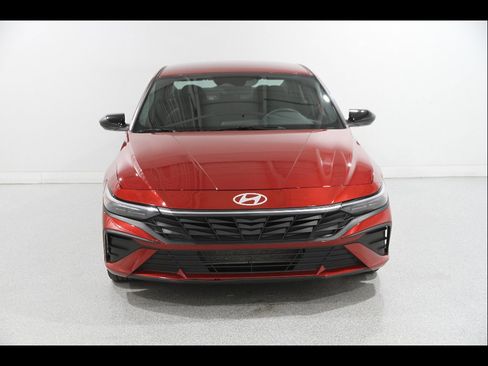 Certified 2025 Hyundai Elantra Sport FWD image 2
