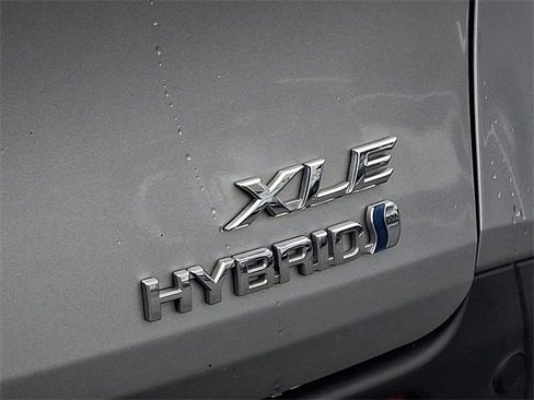 Used 2024 Toyota Sienna XLE image 30