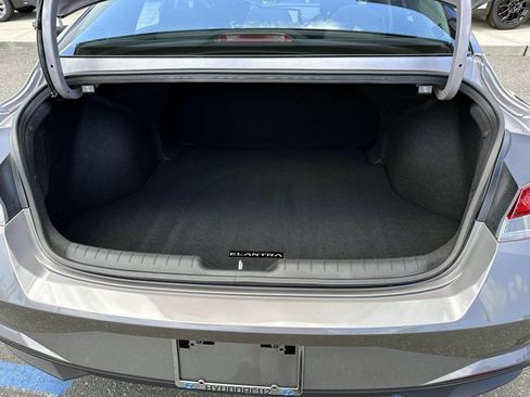 Used 2023 Hyundai Elantra SEL w/ Convenience Package FWD image 7