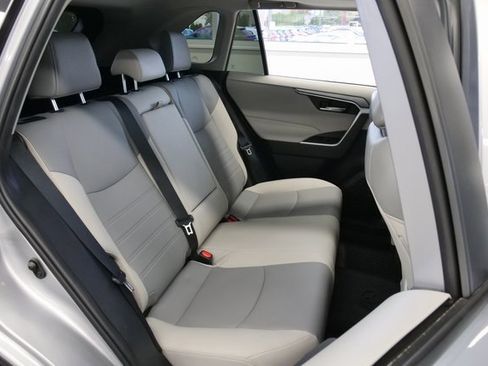 Used 2021 Toyota RAV4 XLE Premium image 15