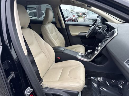 Used 2016 Volvo XC60 T6 w/ Proximity Package image 17