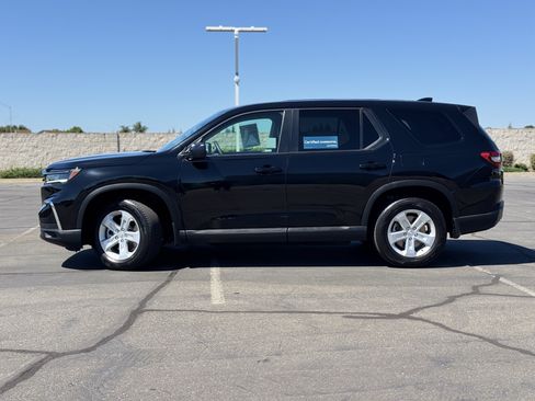 Used 2024 Honda Pilot LX image 4