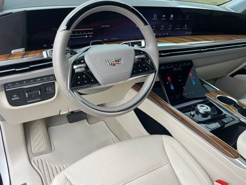 Used 2025 Cadillac Escalade Sport Platinum w/ LPO, ONYX Package AWD/4WD image 15