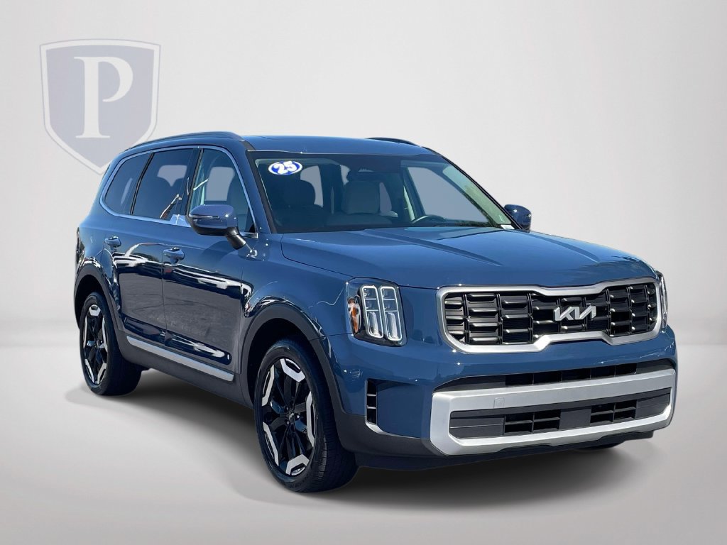 Used 2025 Kia Telluride S FWD image 2