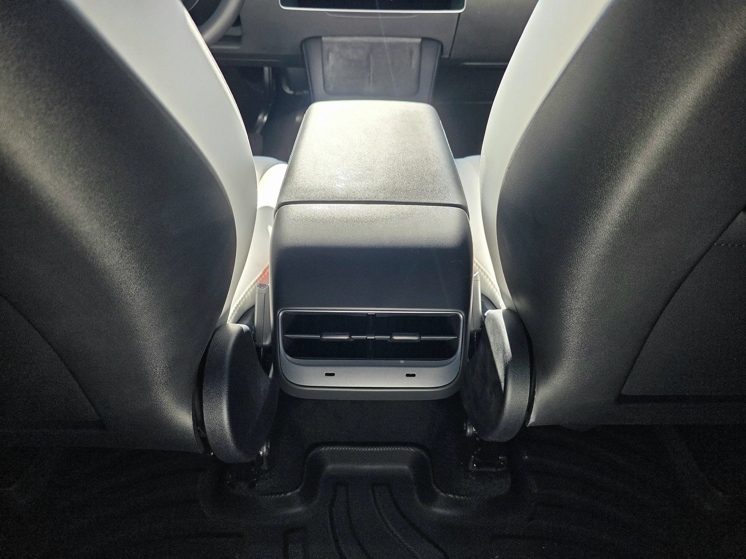 Used 2022 Tesla Model Y Long Range AWD/4WD image 33