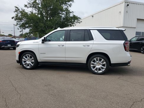 Used 2023 Chevrolet Tahoe High Country AWD/4WD image 2