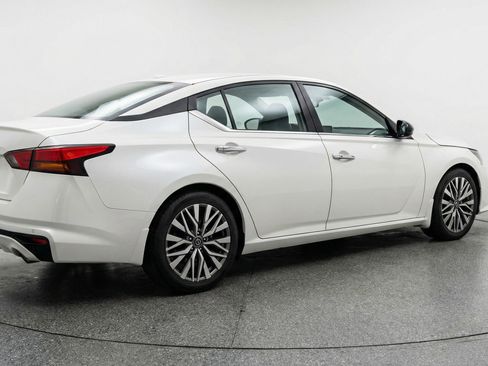 Used 2025 Nissan Altima 2.5 SV FWD image 9