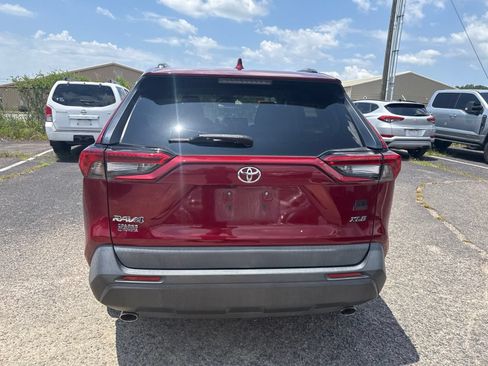 Used 2019 Toyota RAV4 XLE w/ Convenience Package FWD image 6