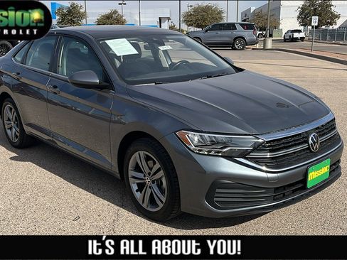 Used 2024 Volkswagen Jetta SE image 1