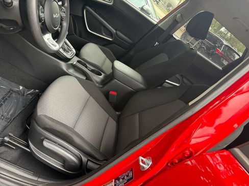 Used 2025 Kia Soul LX w/ LX Technology Package FWD image 34