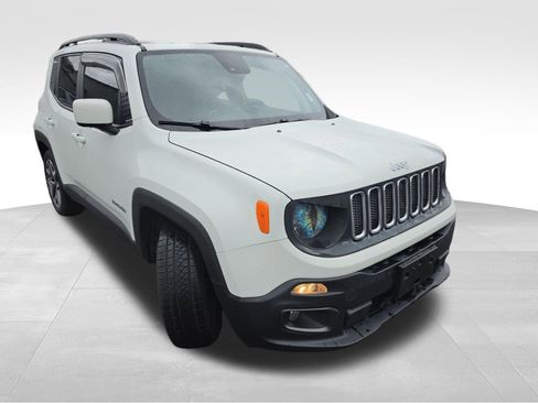 Used 2018 Jeep Renegade Latitude w/ Advanced Technology Group FWD image 7