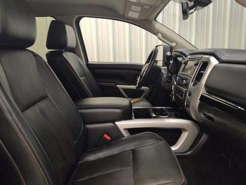 Used 2019 Nissan Titan SV w/ SV Convenience Package AWD/4WD image 21