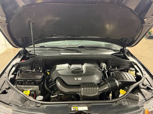 Used 2015 Jeep Grand Cherokee Altitude AWD/4WD image 31