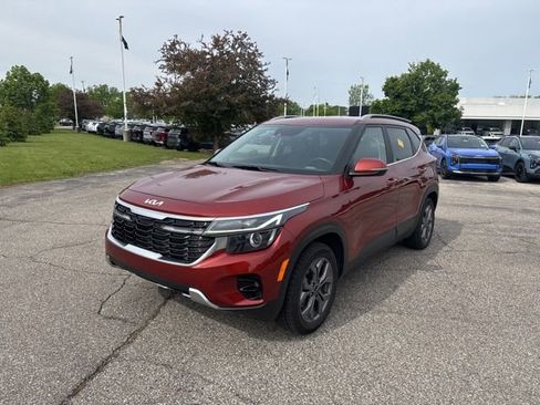 Certified 2024 Kia Seltos S AWD/4WD image 1