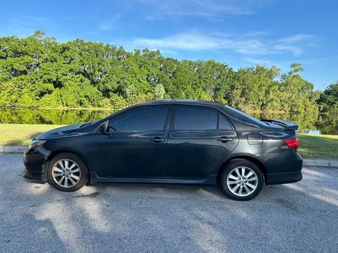 Used 2010 Toyota Corolla S image 2