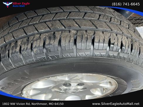 Used 2004 Chevrolet Suburban Z71 w/ Preferred Equipment Group AWD/4WD image 12