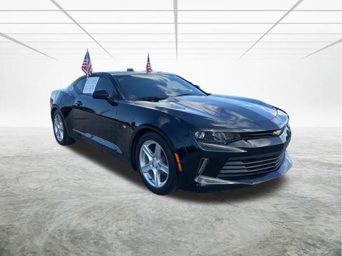 Used 2018 Chevrolet Camaro LT image 2