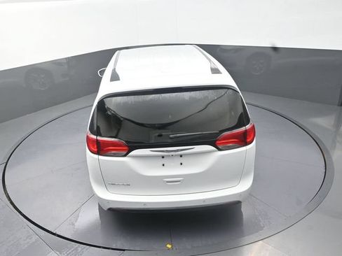 Used 2018 Chrysler Pacifica Touring Plus w/ Tire & Wheel Group FWD image 26