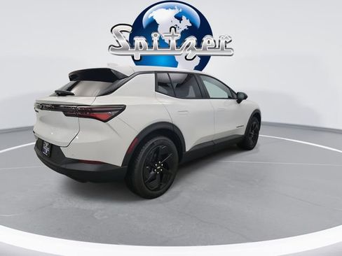 New 2026 Chevrolet Equinox EV LT image 9