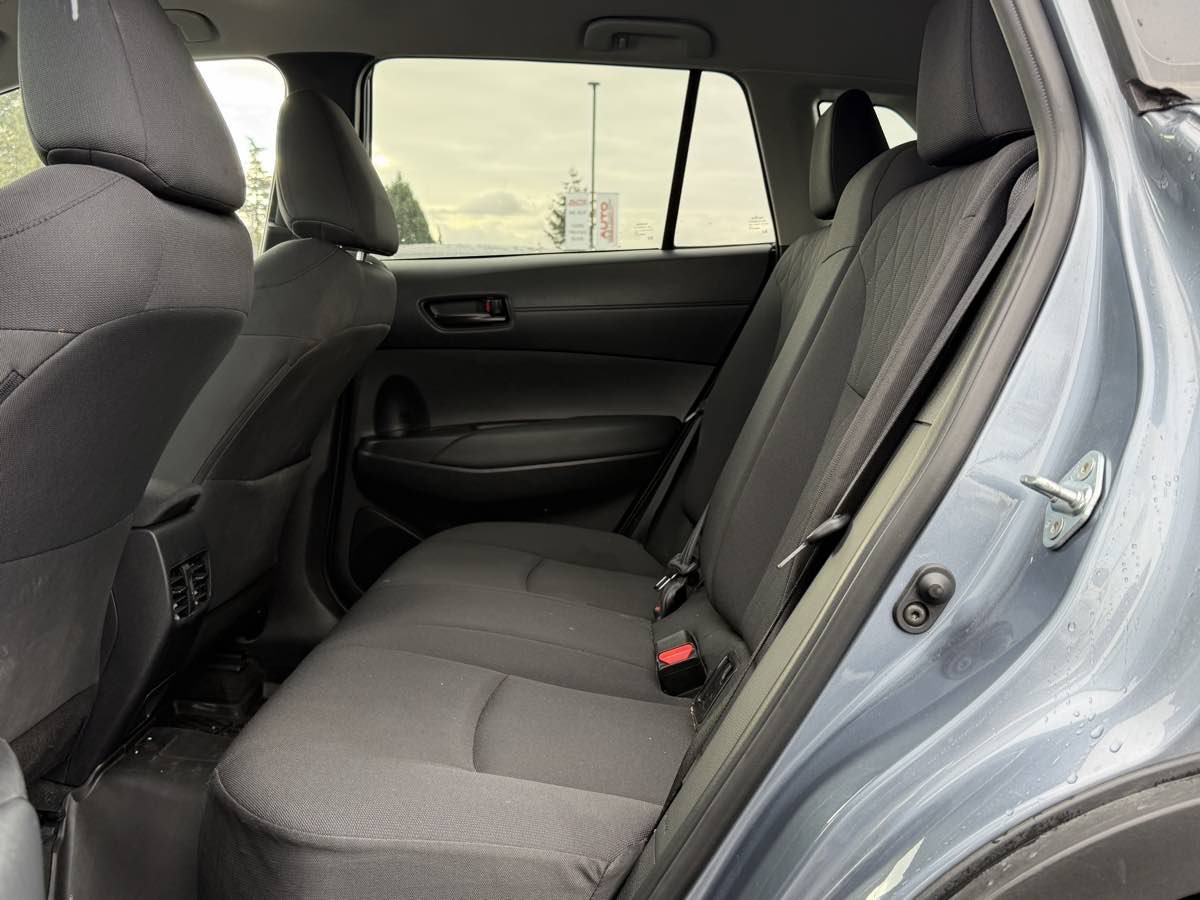 Used 2025 Toyota Corolla Cross LE AWD/4WD image 15