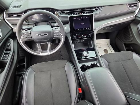 New 2024 Jeep Grand Cherokee L Altitude RWD image 10