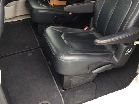 Used 2019 Chrysler Pacifica Touring-L Plus w/ Advanced Safetytec Group image 7