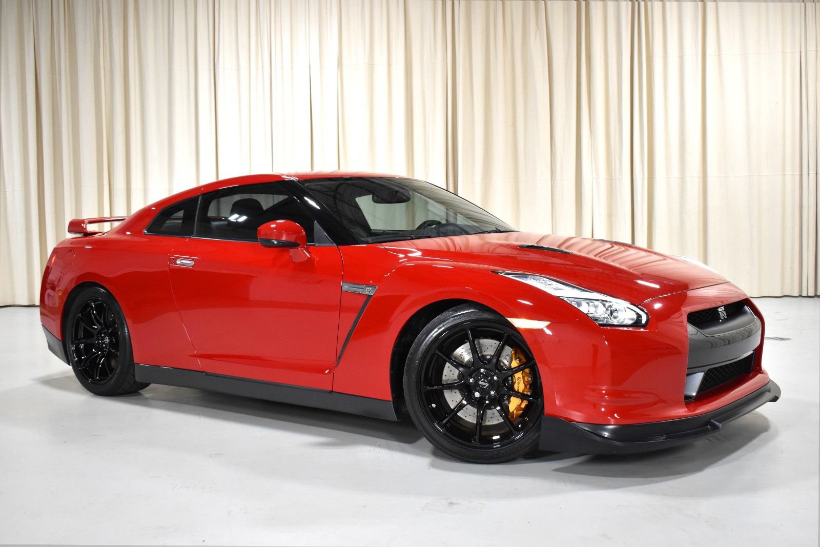 Used 2009 Nissan GT-R Premium AWD/4WD image 3