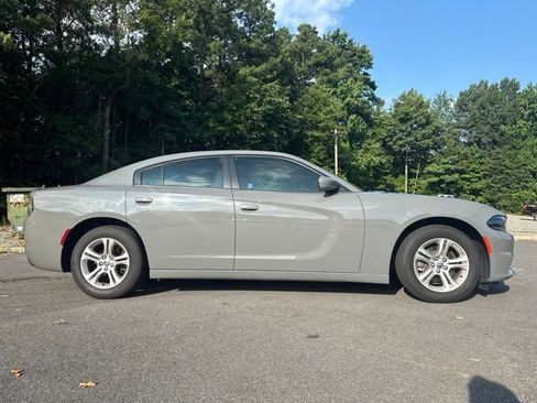 Used 2019 Dodge Charger SXT RWD image 6