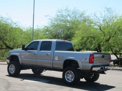 Used 2006 Chevrolet Silverado 2500 LT w/ Heavy-Duty Power Package AWD/4WD image 5