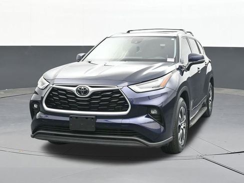 Used 2021 Toyota Highlander XLE image 2