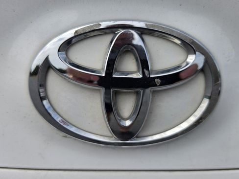 Used 2020 Toyota Camry LE image 23