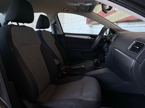 Used 2019 Toyota Camry SE image 19