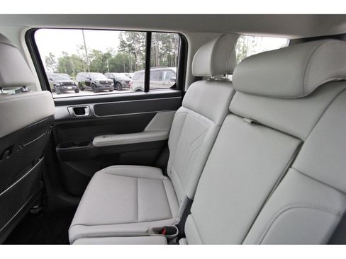Used 2025 Hyundai Santa Fe SEL FWD image 13