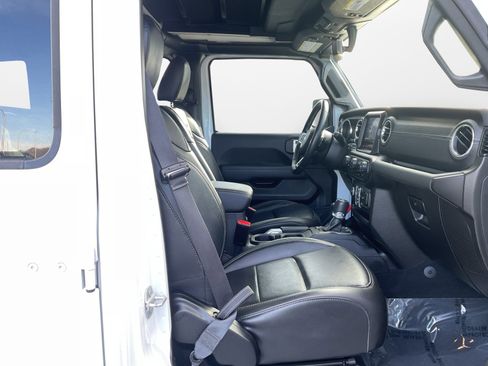 Used 2022 Jeep Wrangler Unlimited Sahara w/ Cold Weather Group image 15