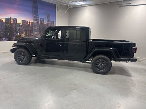 New 2025 Jeep Gladiator Sport AWD/4WD image 4