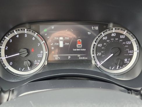 Used 2023 Toyota Highlander XLE AWD/4WD image 7