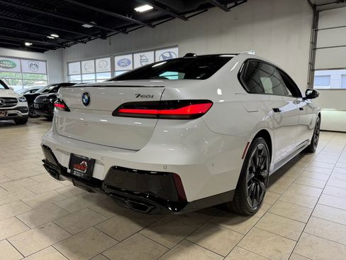 Used 2023 BMW 760i xDrive AWD/4WD image 6