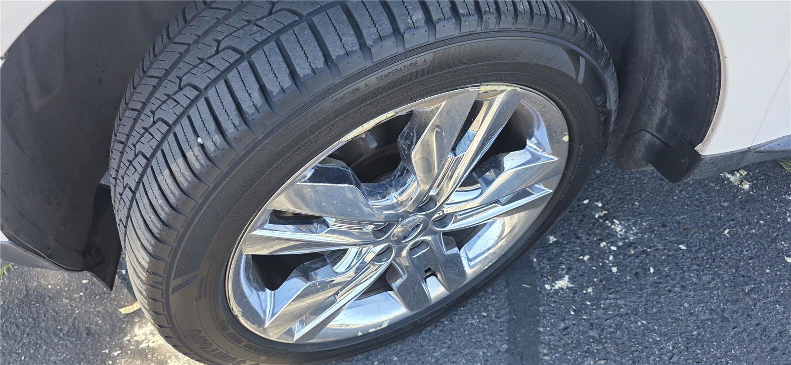 Used 2012 Ford Edge Limited FWD image 9