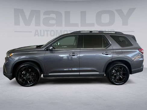 Used 2025 Honda Pilot Touring image 2