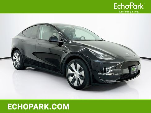 Used 2024 Tesla Model Y Long Range AWD/4WD image 1