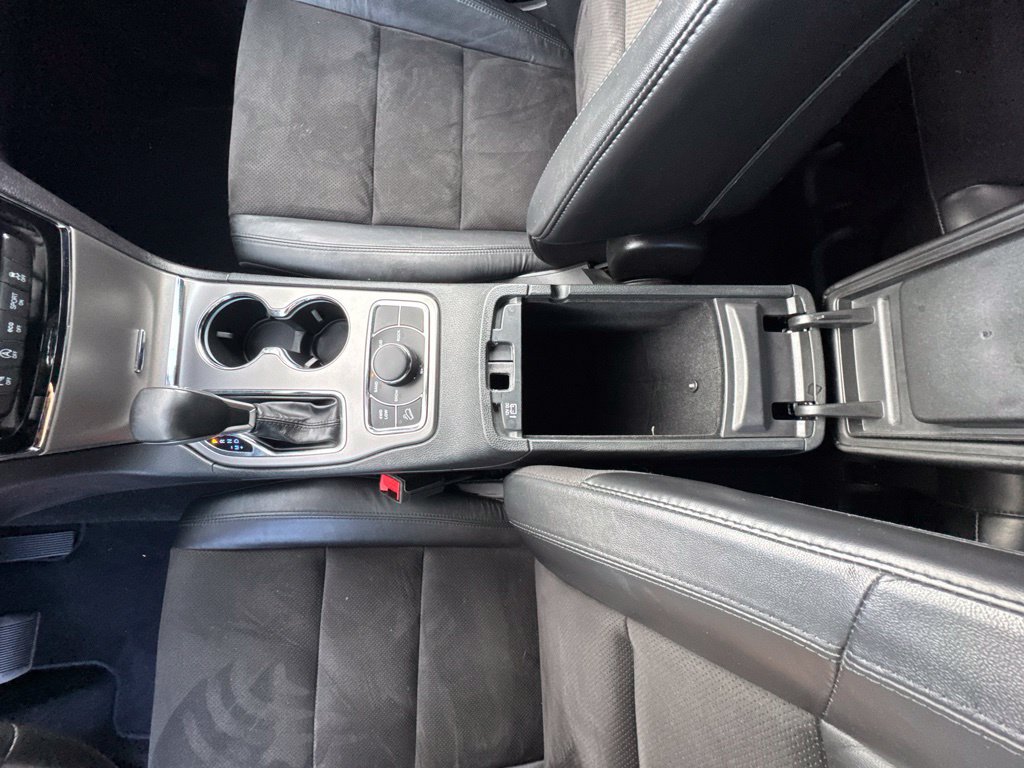 Used 2020 Jeep Grand Cherokee Altitude AWD/4WD image 21
