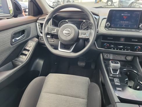 Used 2023 Nissan Rogue SV FWD image 12