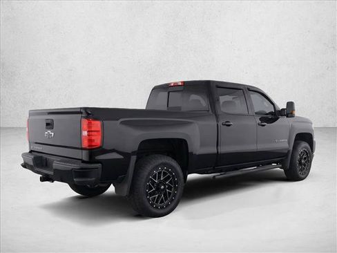 Used 2019 Chevrolet Colorado W/T w/ Custom Special Edition RWD image 7