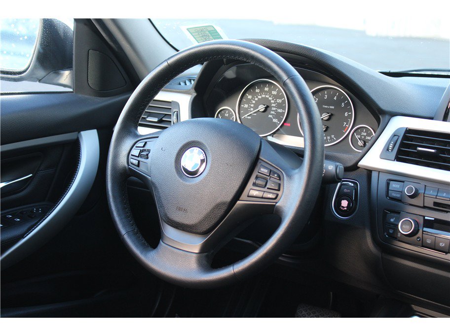 Used 2013 BMW 328i xDrive Sedan AWD/4WD image 17