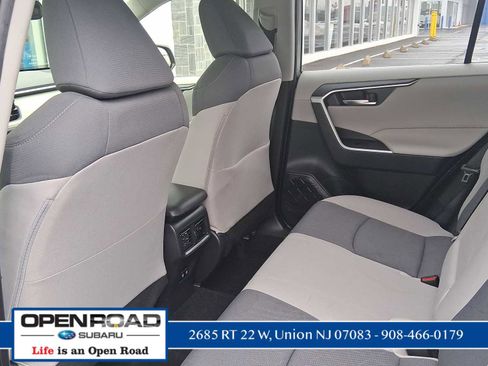 Used 2020 Toyota RAV4 XLE w/ Convenience Package image 10